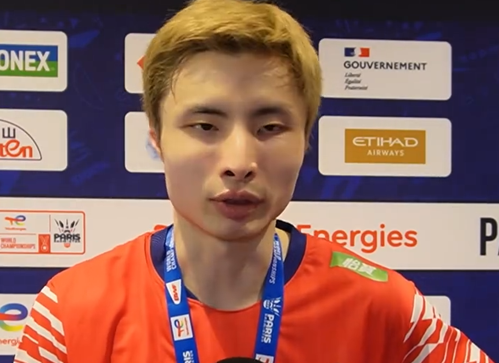 石宇奇夺冠采访！回应第三局局末，谈心态蜕变，直呼赢球不容易！